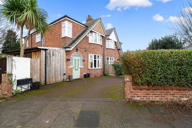 4 bed property, in Lyndhurst Road, £435,000