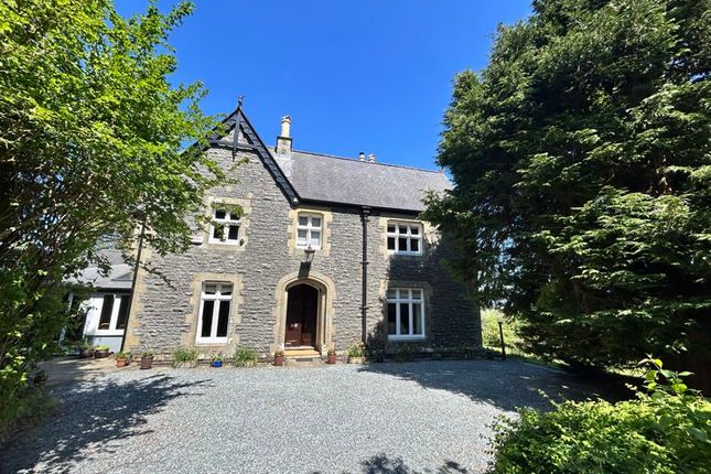 5 bed property, in Trofarth, £795,000