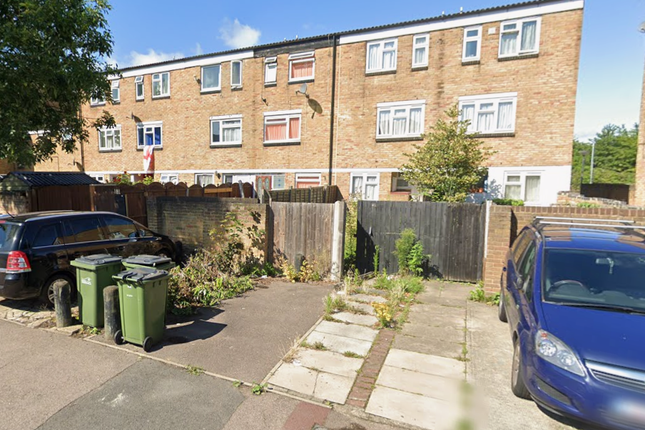 4 bed property, in Whinchat Road, £430,000