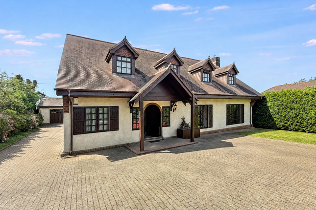 4 bed property, in Ashtree Grove, £600,000