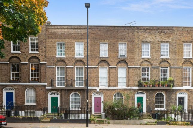 1 bed property, in Canonbury Road, £350,000