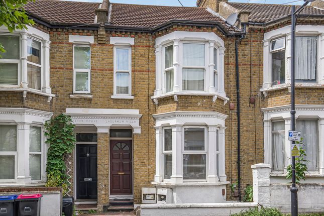 1 bed property, in Wesley Road, £125,000