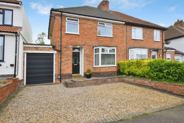 3 bed property, in Queen Street, £350,000