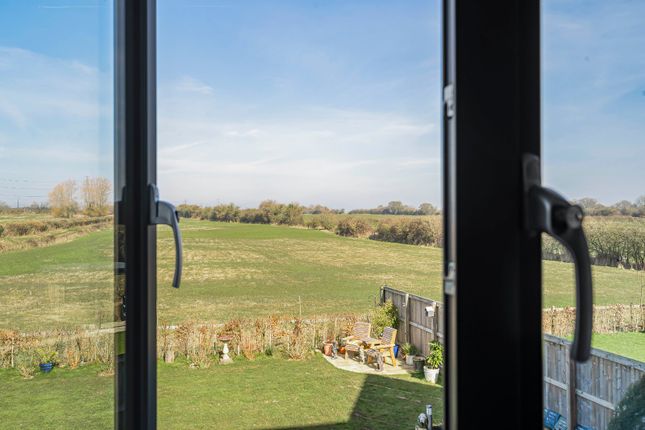 4 bed property, in Main Road, £725,000