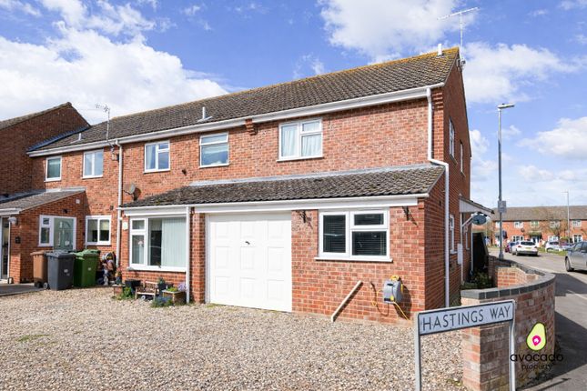 2 bed property, in Hastings Way, £190,000