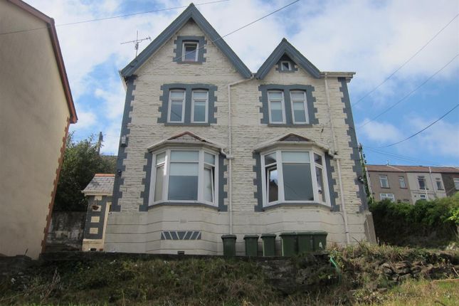 5 bed property, in Wood Road, £245,000