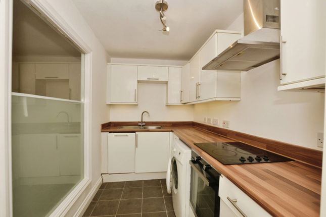 1 bed property, in Tufton Street, £90,000