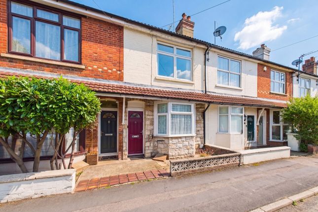 2 bed property, in Elm Grove Road, £285,000