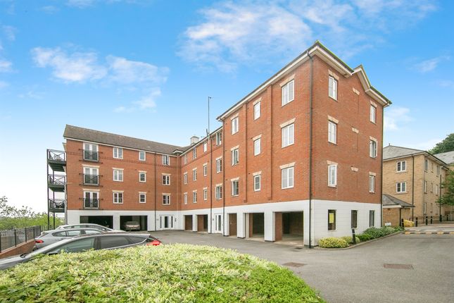 2 bed property, in Bradford Drive, £150,000