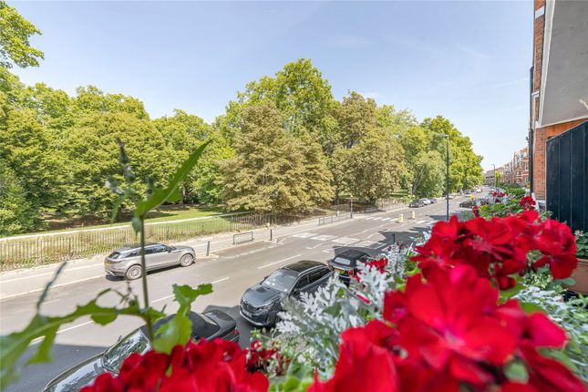 2 bed property, in Prince Of Wales Drive, £895,000