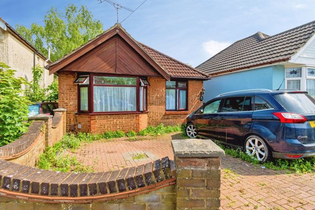 2 bed property, in Bath Road, £350,000