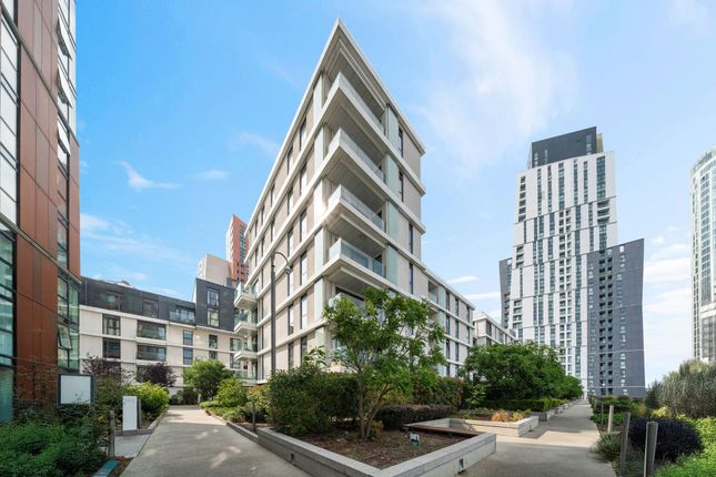 2 bed property, in Wandsworth Road, £755,000