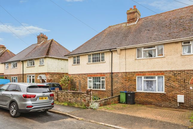 2 bed property, in Mercread Road, £285,000