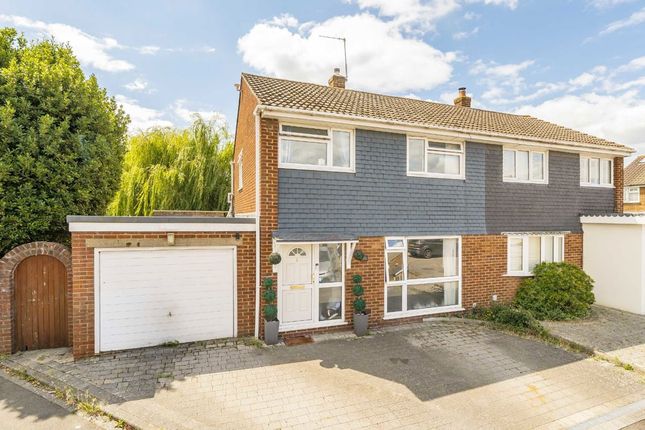 4 bed property, in Howard Close, £650,000