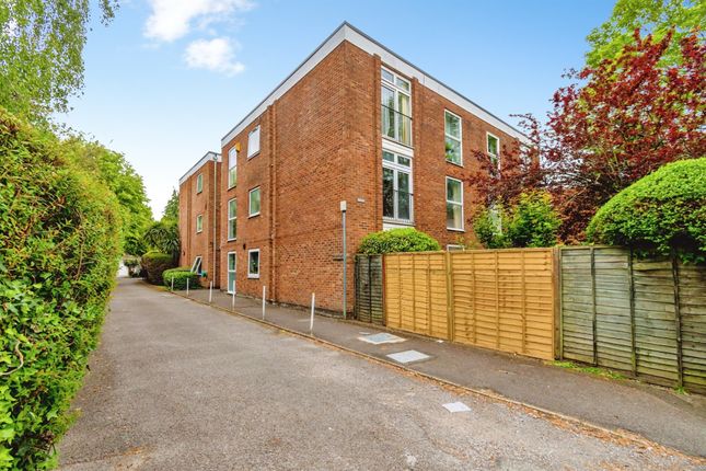 2 bed property, in Northlands Road, £240,000