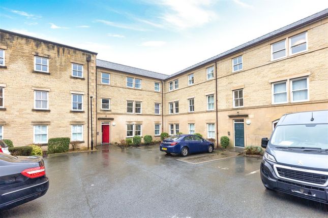 2 bed property, in Henry Street, £150,000
