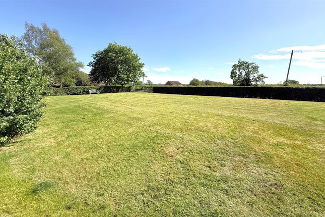 Studio, in Green Lane, £250,000