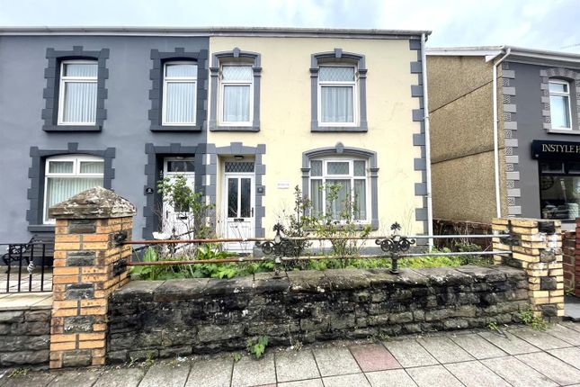 3 bed property, in Alexandra Road, £195,000