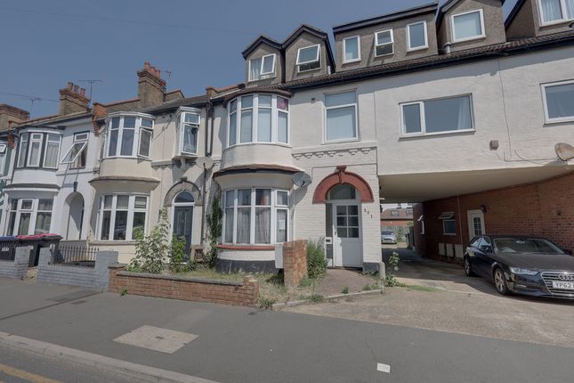 1 bed property, in Pall Mall, £130,000