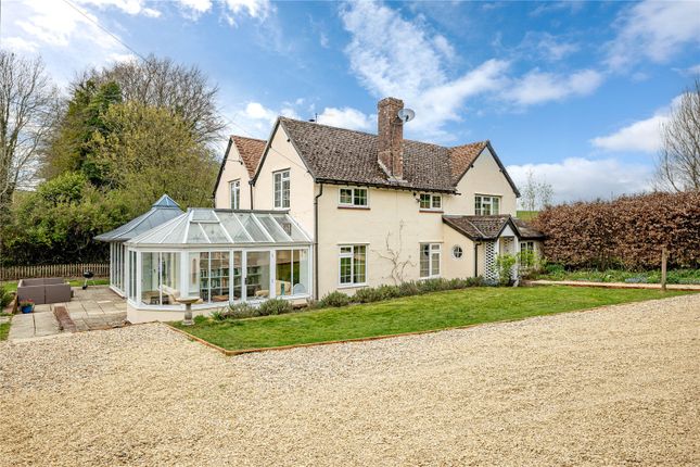 4 bed property, in Mead End, £825,000