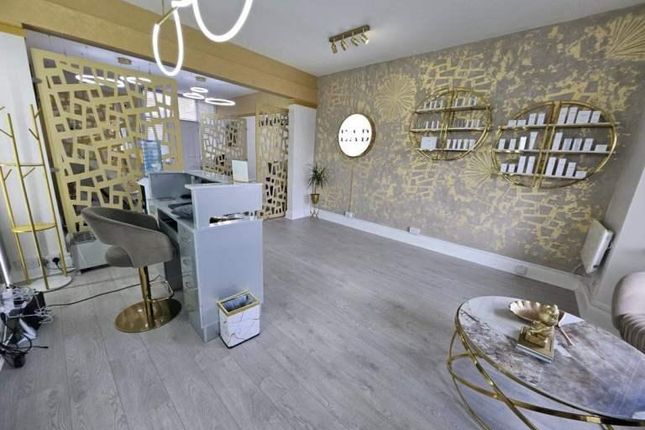 Studio, in Oxford Road, £39,950