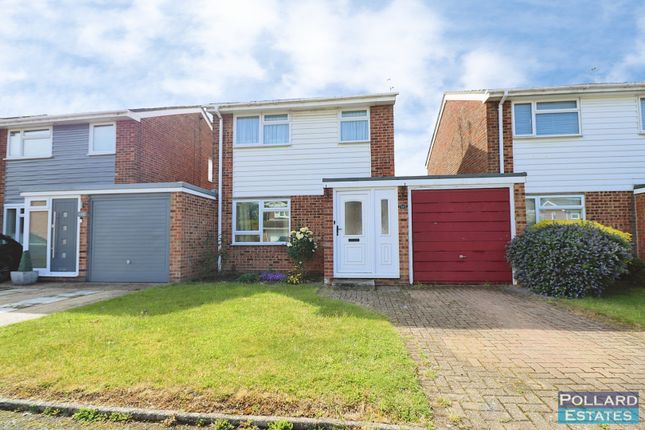 3 bed property, in Moor Park Close, £300,000