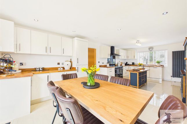 5 bed property, in Bowls Road, £575,000