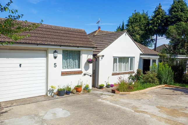 3 bed property, in Highfield Close, £400,000