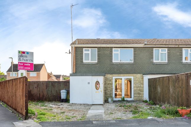 3 bed property, in Lodden Avenue, £300,000
