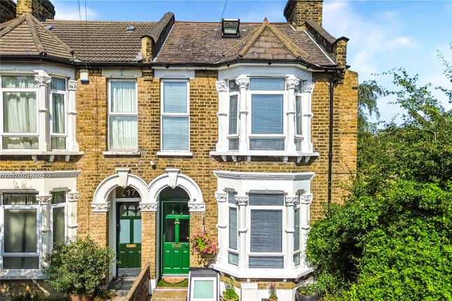 3 bed property, in Dyers Hall Road, £750,000
