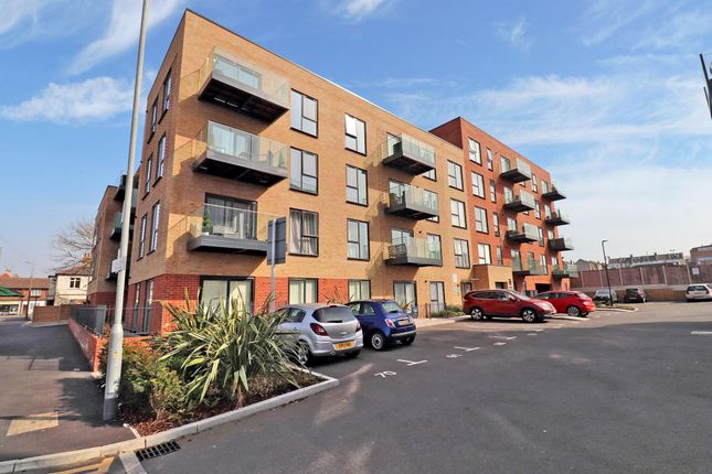 1 bed property, in Fairfax Drive, £175,000