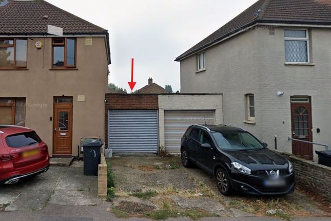 Studio, in Garage At 38 Lawrence Avenue, £15,000