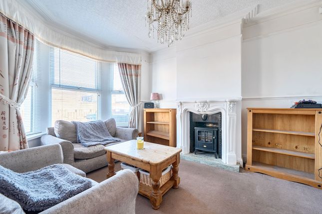 3 bed property, in Castlemere Avenue, £230,000