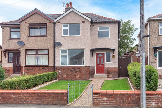 3 bed property, in Peel Avenue, £170,000