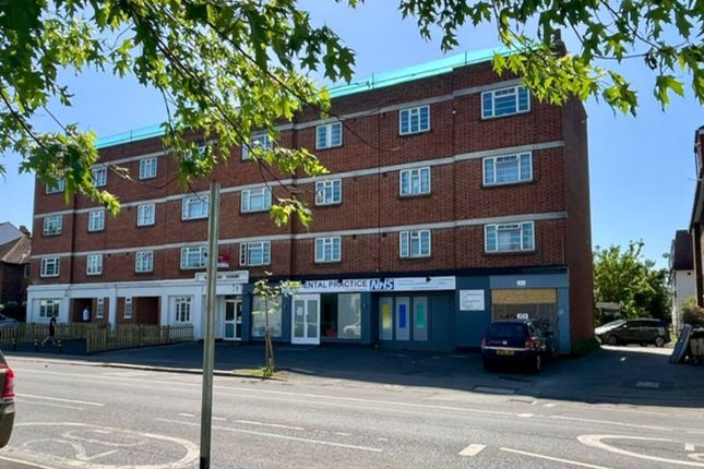 2 bed property, in Kingston Road, £255,000