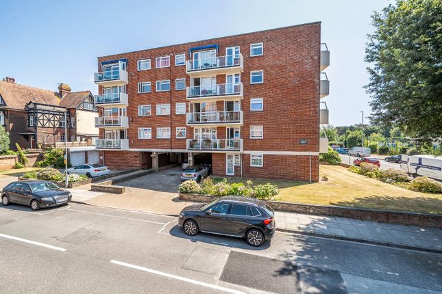 2 bed property, in Eastern Parade, £250,000