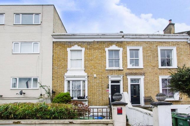 4 bed property, in Woodhill, £720,000