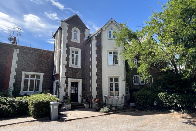 1 bed property, in Flat 5, £90,000