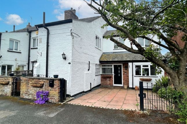 3 bed property, in Hall Bank South, £475,000