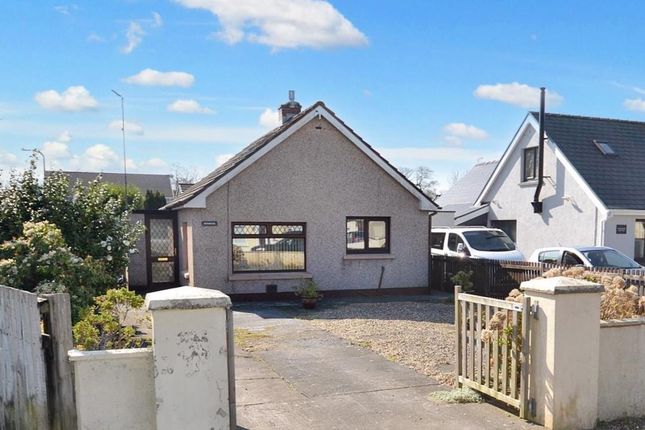 2 bed property, in New Road, £200,000