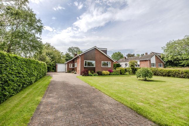 5 bed property, in Middle Drive, £525,000