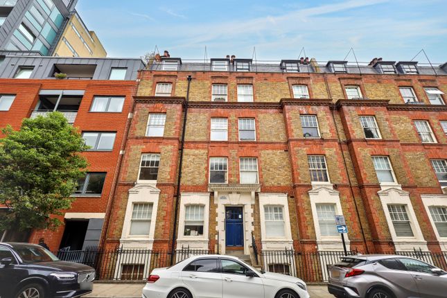1 bed property, in Wells Street, £270,000