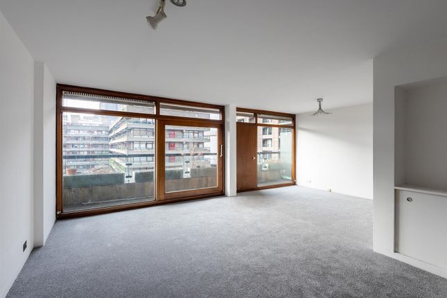 1 bed property, in Defoe House, £795,000