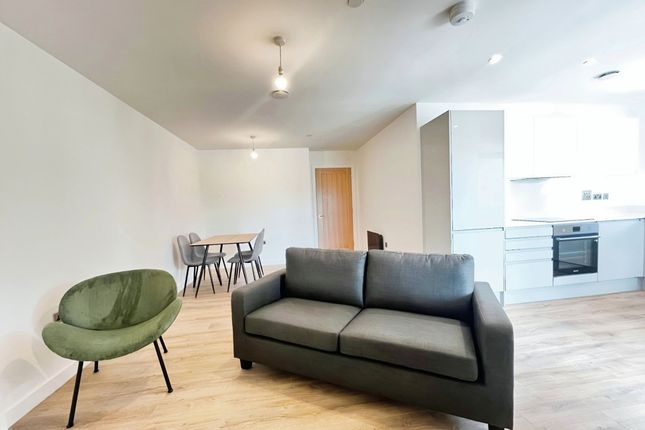 2 bed property, in Victoria Road, £265,000