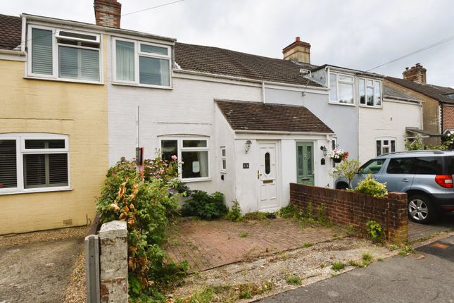 2 bed property, in Derlyn Road, £190,000