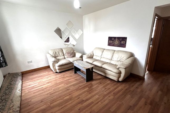 2 bed property, in Greenford Road UB6, £400,000