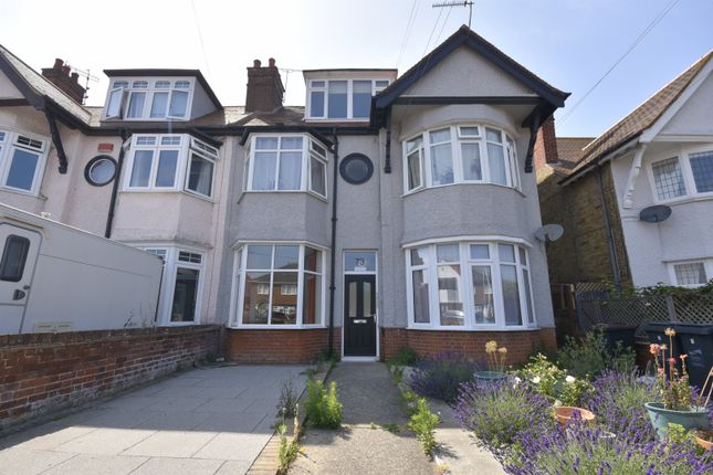1 bed property, in Cornwall Gardens, £165,000