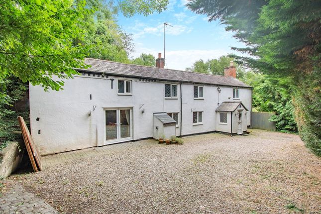4 bed property, in Rock Villa Sarn, £425,000