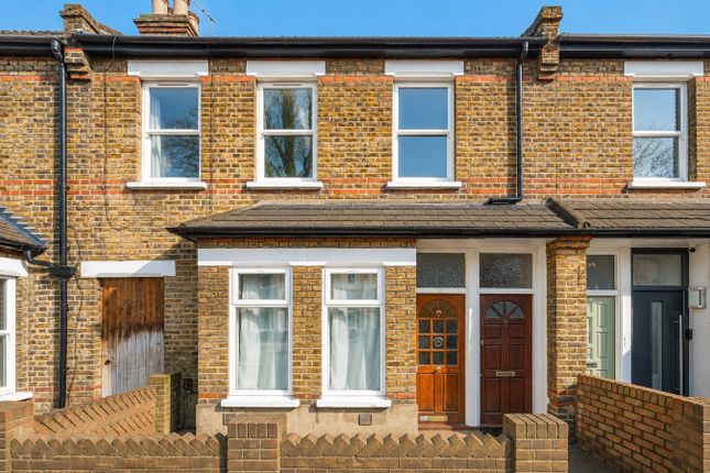 2 bed property, in Grosvenor Road, £475,000