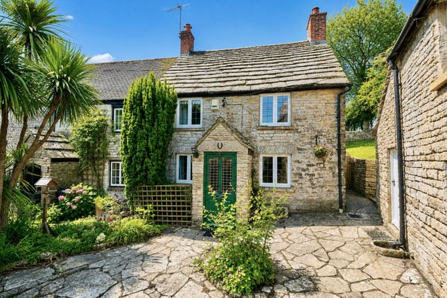 3 bed property, in Coombe, £425,000